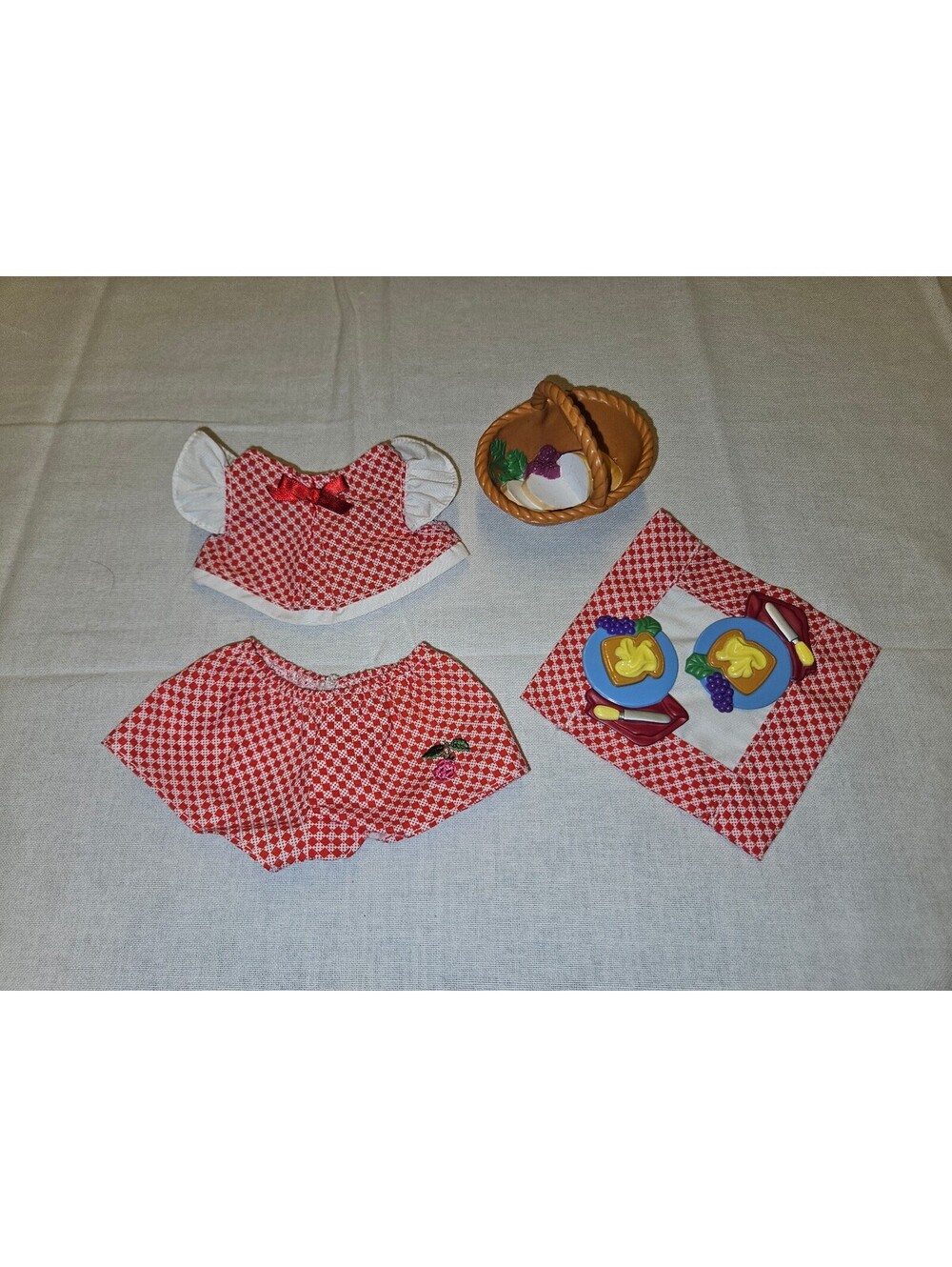 Briarberry Bears Picnic Set by Fisher Price